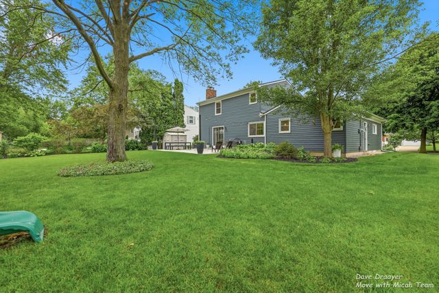 1910 Ridgemoor Drive SE, Grand Rapids, MI 49506