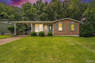 1483 Noche Court, Fenton, MO 63026