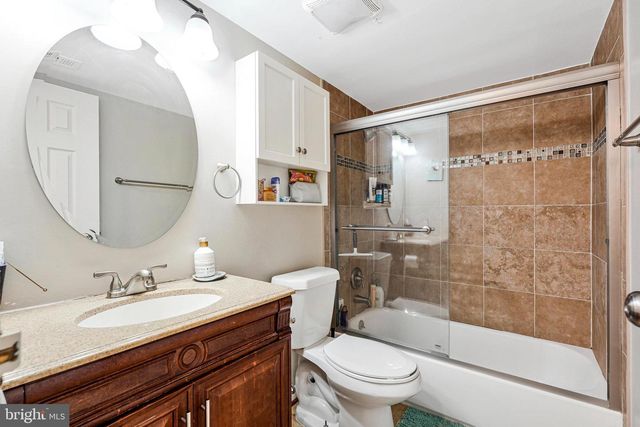 9743 KINGS CROWN CT #202, Fairfax, VA 22031