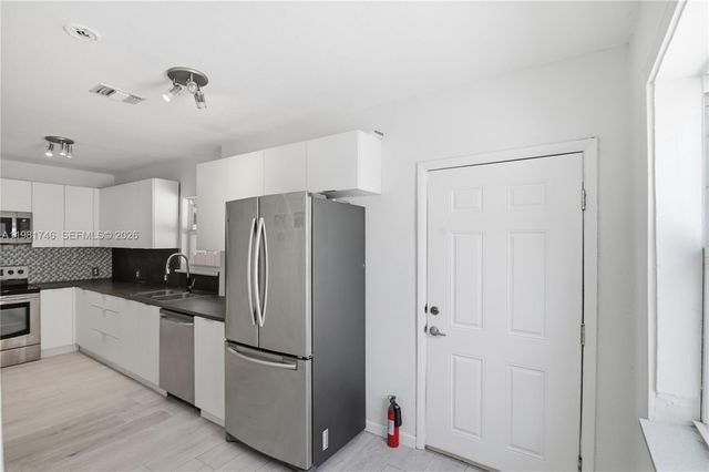 1431 NW 30th St, Miami, FL 33142