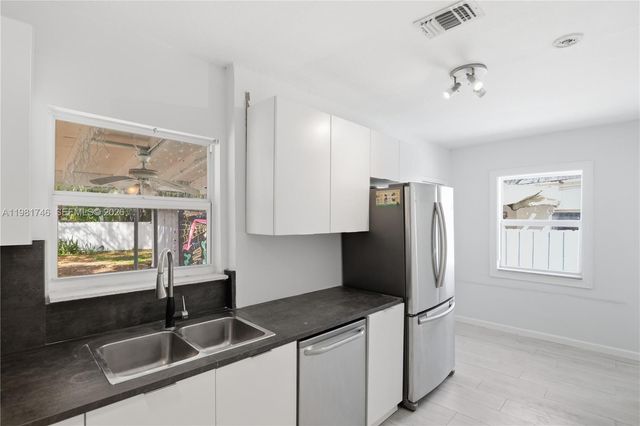 1431 NW 30th St, Miami, FL 33142