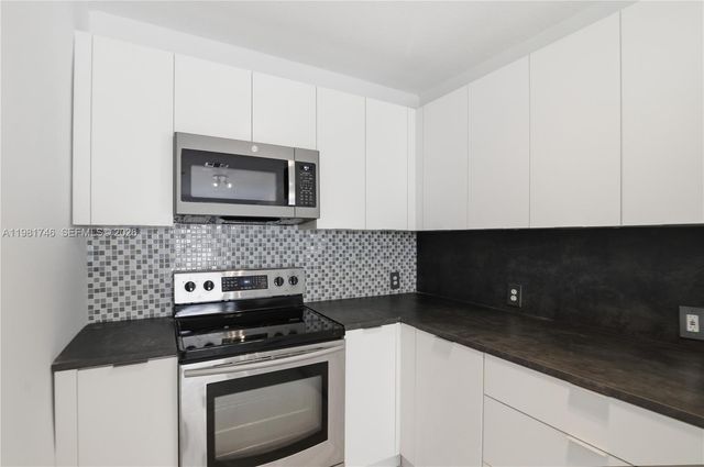 1431 NW 30th St, Miami, FL 33142