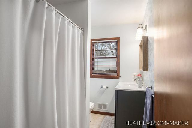 1647 W Lakewood Boulevard, Holland, MI 49424