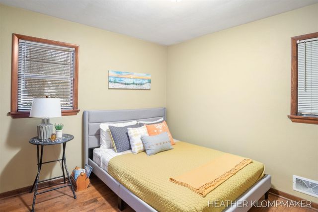 1647 W Lakewood Boulevard, Holland, MI 49424