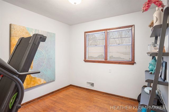 1647 W Lakewood Boulevard, Holland, MI 49424