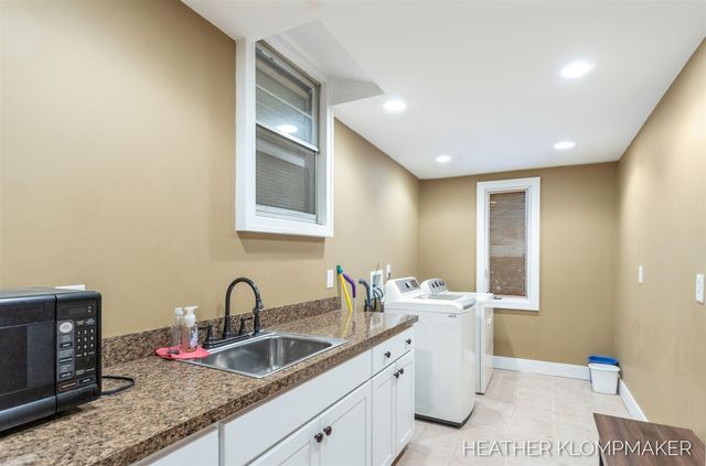 1647 W Lakewood Boulevard, Holland, MI 49424