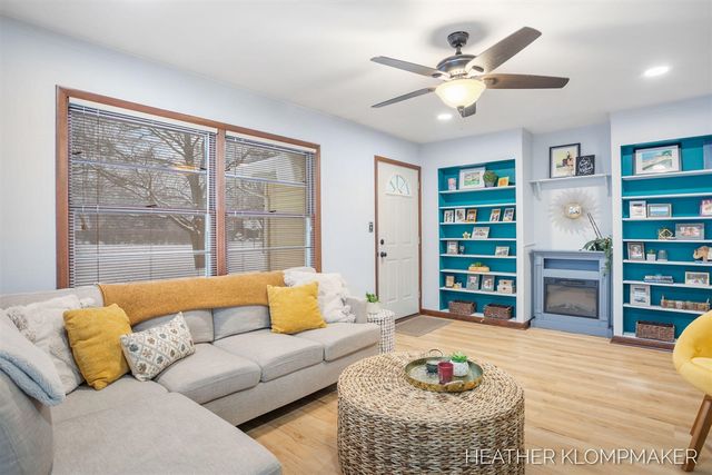 1647 W Lakewood Boulevard, Holland, MI 49424