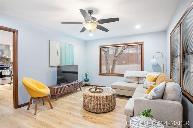 1647 W Lakewood Boulevard, Holland, MI 49424