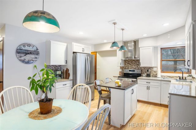 1647 W Lakewood Boulevard, Holland, MI 49424