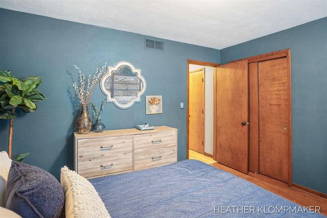 1647 W Lakewood Boulevard, Holland, MI 49424