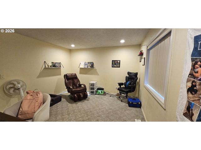 4986 REBECCA St, Salem, OR 97305