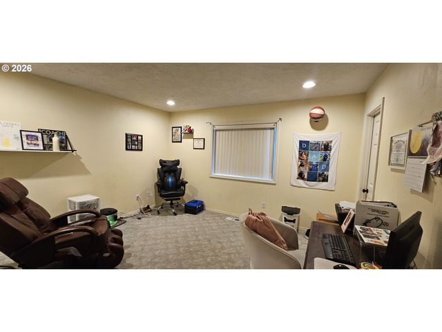 4986 REBECCA St, Salem, OR 97305