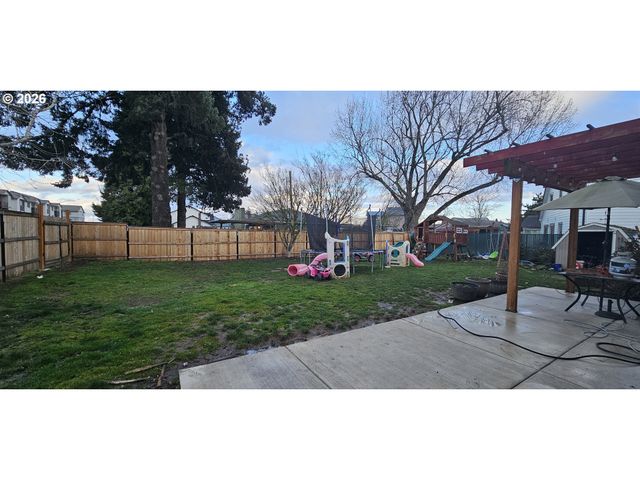 4986 REBECCA St, Salem, OR 97305