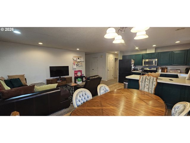 4986 REBECCA St, Salem, OR 97305