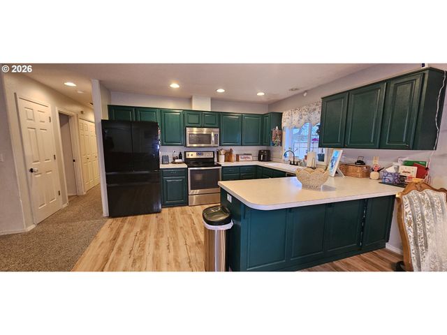 4986 REBECCA St, Salem, OR 97305