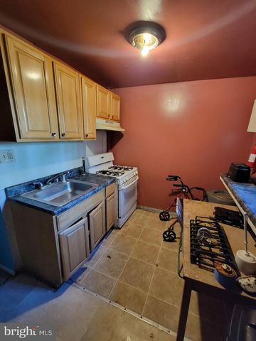 813 W BIRCH ST, Philadelphia, PA 19133