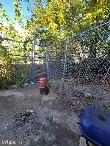 813 W BIRCH ST, Philadelphia, PA 19133