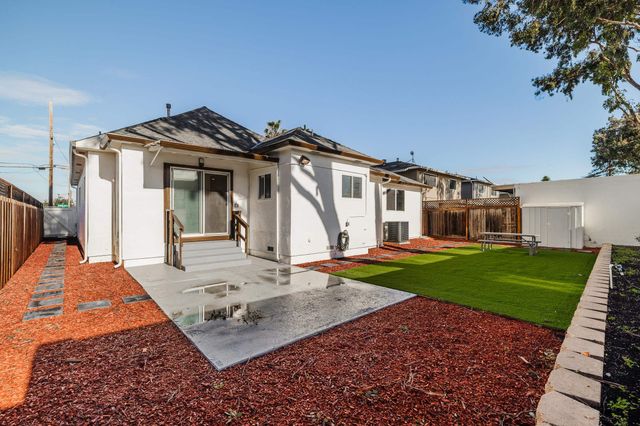 1900 Chestnut Street, Santa Clara, CA 95054