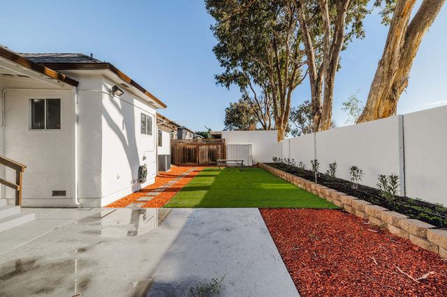 1900 Chestnut Street, Santa Clara, CA 95054