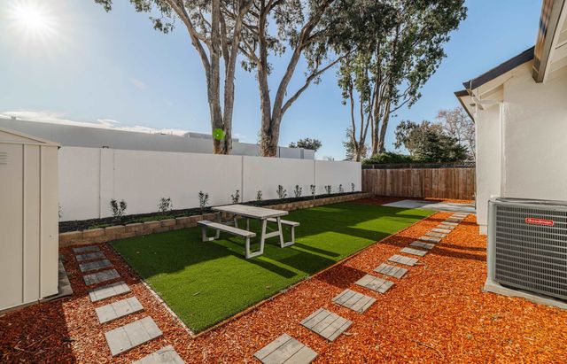 1900 Chestnut Street, Santa Clara, CA 95054