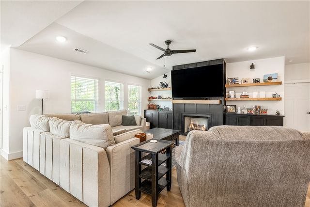 4 Roxburgh Lane, Bella Vista, AR 72715