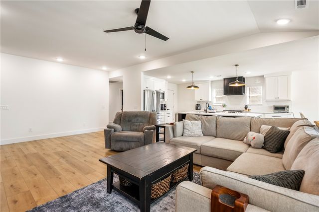 4 Roxburgh Lane, Bella Vista, AR 72715