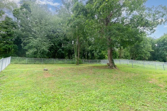 1120 Taylor Town Rd, White Bluff, TN 37187