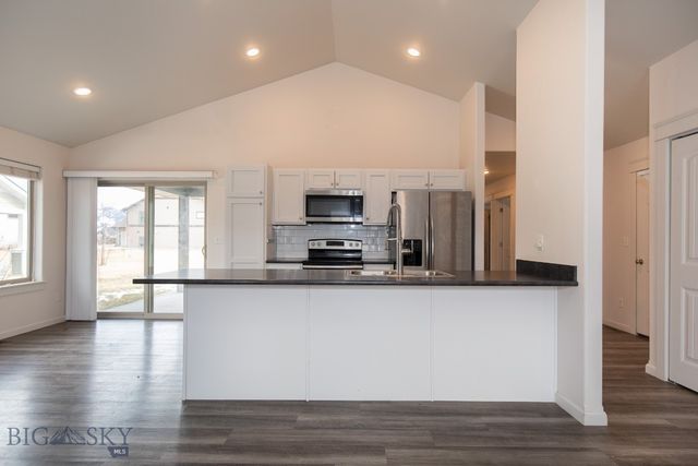 1718 Shelby Avenue, Belgrade, MT 59714