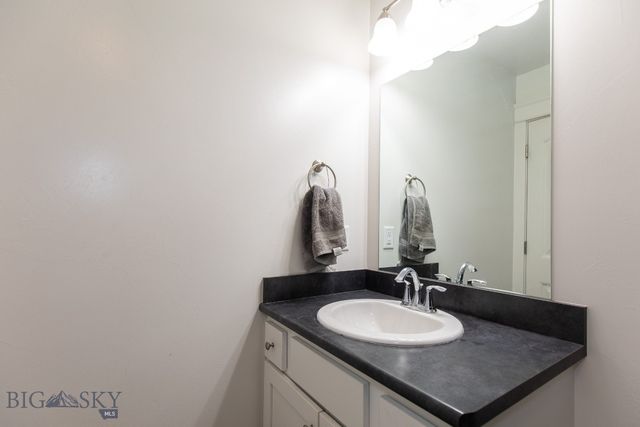 1718 Shelby Avenue, Belgrade, MT 59714