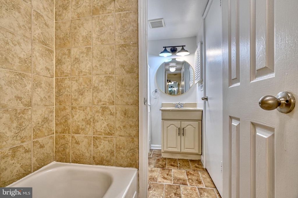 10551 TWIN RIVERS RD #B-2, Columbia, MD 21044
