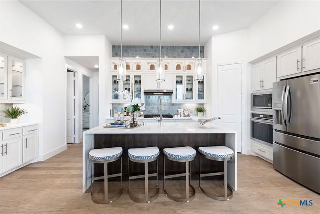 827 Jackson River Loop, Kyle, TX 78640