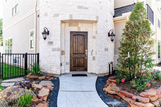 7715 S Fall Run Crossing, Houston, TX 77055