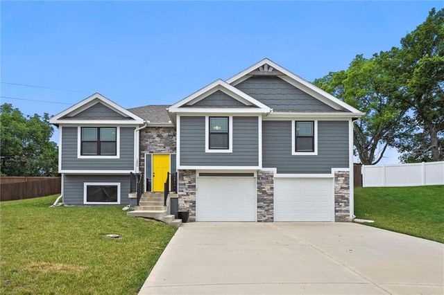 1800 NW Mya Court, Grain Valley, MO 64029