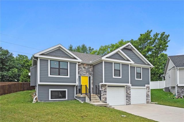 1800 NW Mya Court, Grain Valley, MO 64029