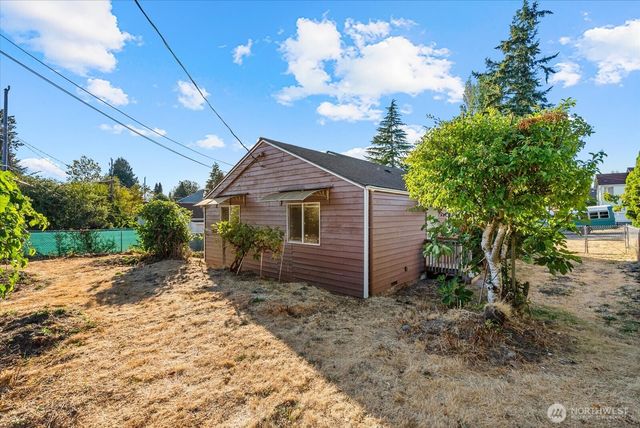 2131 S Bennett Street, Seattle, WA 98108