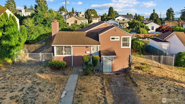 2131 S Bennett Street, Seattle, WA 98108