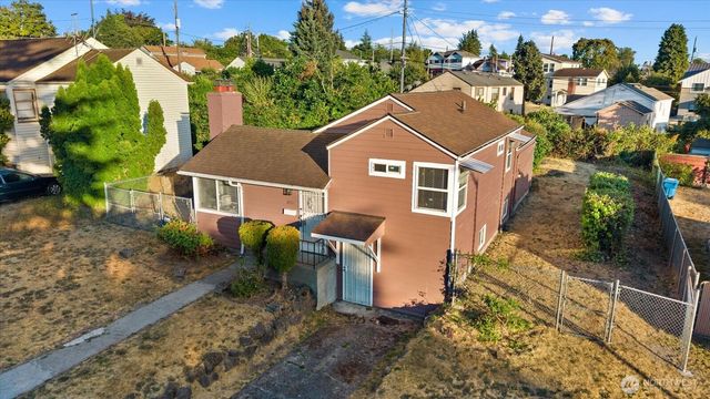 2131 S Bennett Street, Seattle, WA 98108