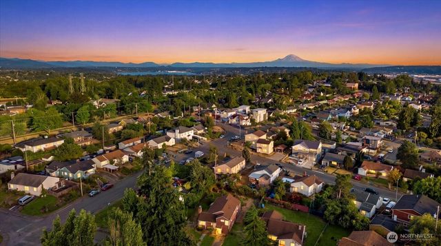 2131 S Bennett Street, Seattle, WA 98108
