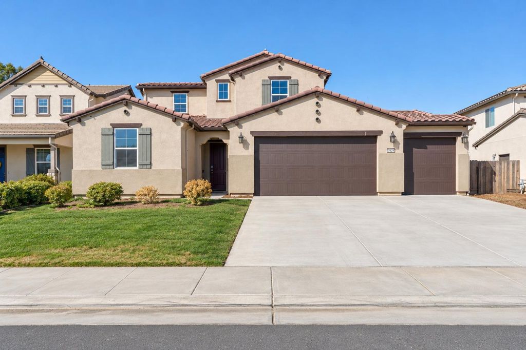 Image 1 of property listing at 3951 Mitchell Avenue, Clovis, CA 93619