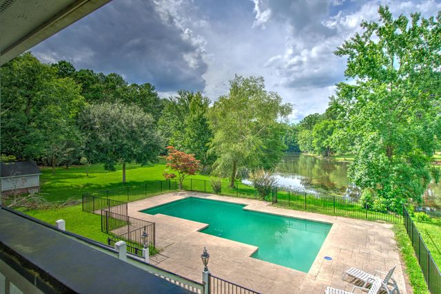 137 Old Winter Road, Summerville, SC 29486