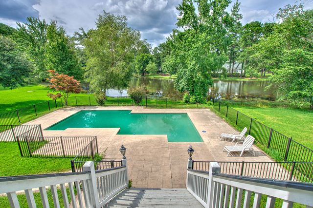 137 Old Winter Road, Summerville, SC 29486
