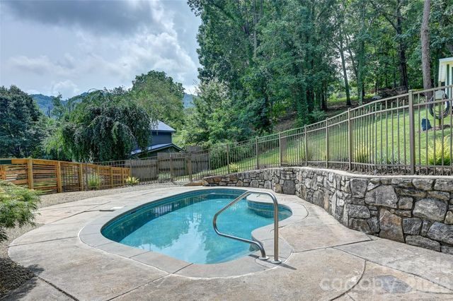 1110 Queentown Road, Canton, NC 28716