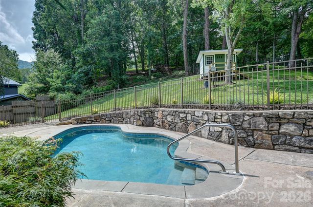 1110 Queentown Road, Canton, NC 28716