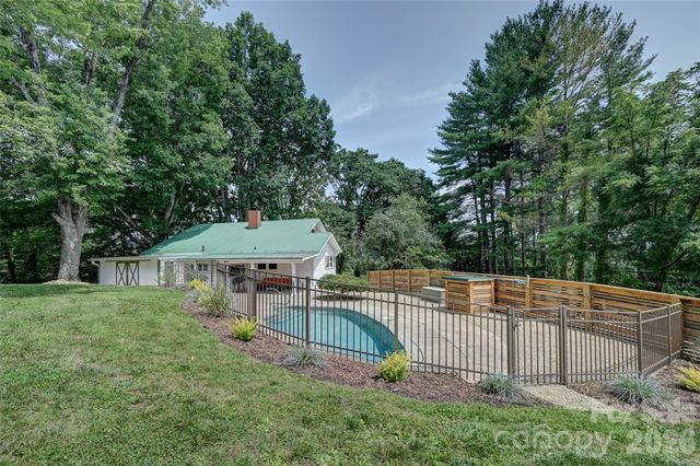 1110 Queentown Road, Canton, NC 28716