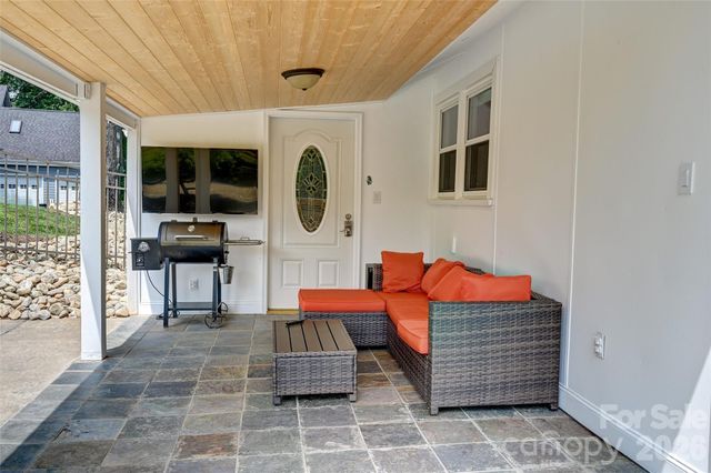 1110 Queentown Road, Canton, NC 28716