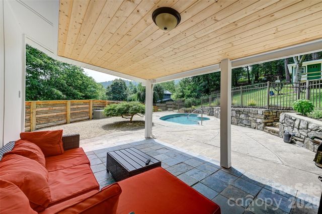 1110 Queentown Road, Canton, NC 28716
