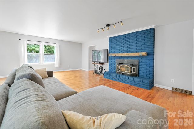 1110 Queentown Road, Canton, NC 28716