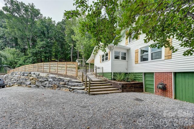 1110 Queentown Road, Canton, NC 28716