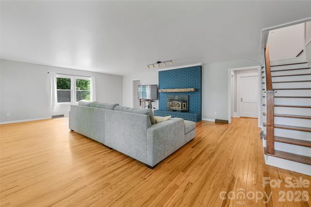 1110 Queentown Road, Canton, NC 28716