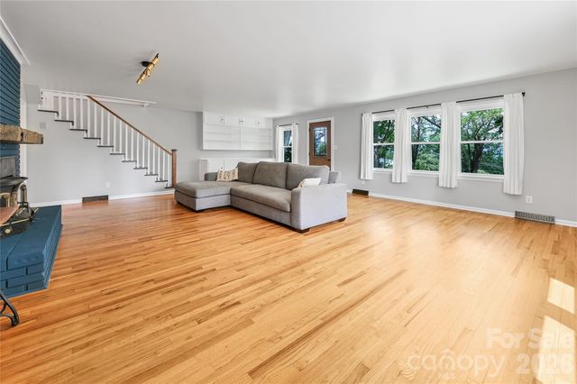 1110 Queentown Road, Canton, NC 28716
